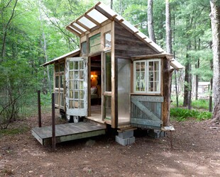 TINY HOUSE AIRBNB
